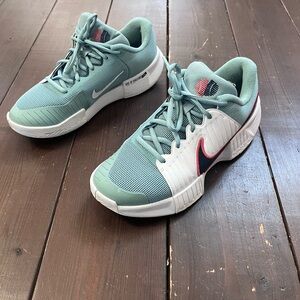 Men’s 7 / Women’s 8.5 Nike Tennis Nike Air Zoom GP Challenge Pro court shoes